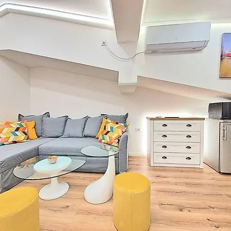 Art + 2bd Parking Space شقة