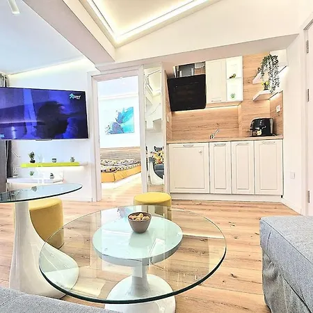 Art + 2bd Parking Space فارنا