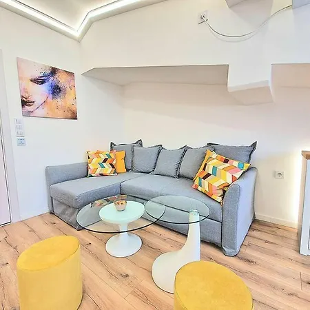 Art + 2bd Parking Space *