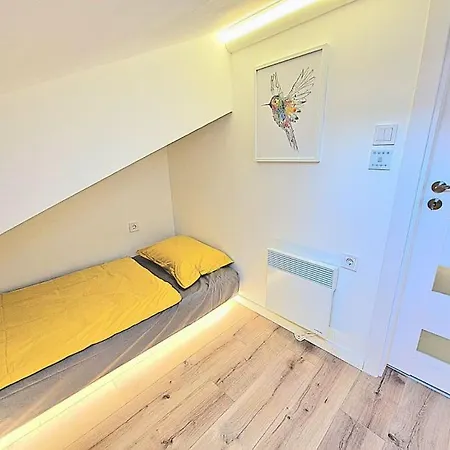 Art + 2bd Parking Space *